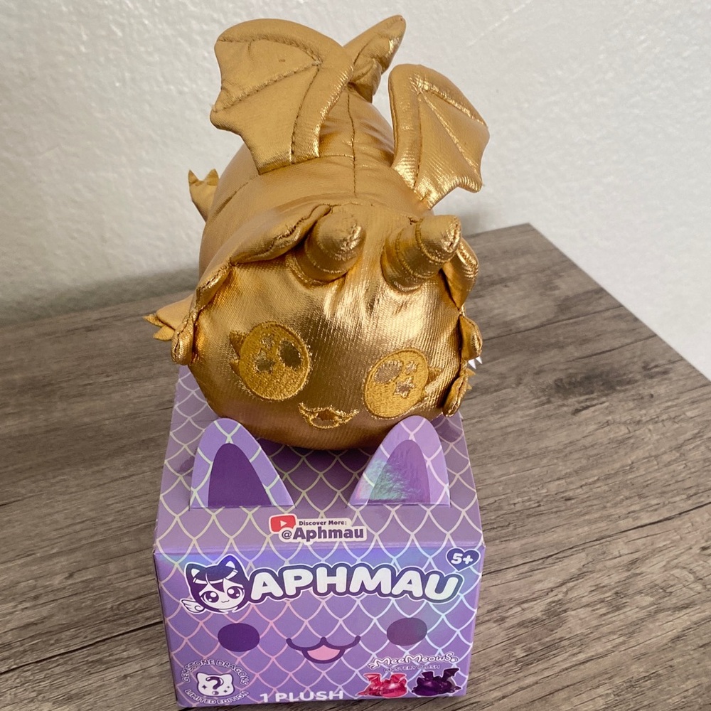 Aphmau Gold Dragon Plush
Rare